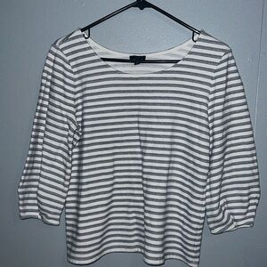 Medium Petite oversized long sleeve shirt. Office wear type of top.